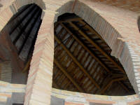 Solsona: Glorieta de la Casa Riu  Vista de la estructura del sostre   Arquitecte: Bernardí Martorell i Puig