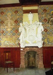 Canet - Casa Museu Domènech i Montaner - Decoració interior, Xemeneia, ceràmica i mobiliari.