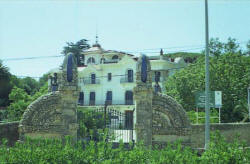 Canet de Mar: Villa Flora porta d'entrada als jardins.