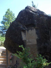 Cementiri d'Olius - Pante a la pedra natural.