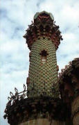 Gaud: Torre de El Capricho de Comillas con abundante decoracin cermica.