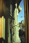 Gaudí: Casa Batlló, Columnas vistas desde el interior