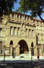Tarragona: Escola de les Teresianes, entrada principal. Arquitecte Bernardí Martorell i Puig