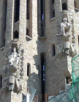 Gaudí: Sagrada Familia  Fachada de la Pasión  Torres de los apóstoles Santiago el Menor y Bartolomé