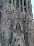 Gaudí: Sagrada Familia  Campanarios con las imágenes de los apóstoles Tadeo y Matias con la Inmaculada Concepción
