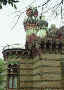 Gaudí: El Capricho Vista lateral posterior