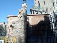 Gaudí: École Sagrada Família  Façade à la rue Mallorca