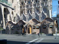 Gaudí: Escuelas Sagrada Familia  Vista general