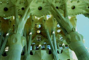 Gaud: Sagrada Familia -  Votes et colonnes de support des nefs