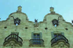 Gaudí: Casa Calvet, Haut de façade 1er. plan