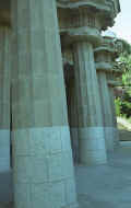 Gaudí: Park Güell Columnas inclinadas