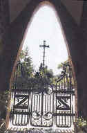 Gaudí: C. Santa Teresa. Puerta principal