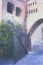 Gaudí   Cave Güell à Garraf Sitges   Porte