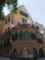 Solsona: Hotel Sant Roc, Vista lateral . Arquitecte: Bernard� Martorell i Puig