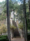 Gaud�: Jardines Artigas,  Puente inclinado con escalera