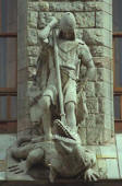 Gaud�: Maison Botines  Statue de Saint Georges