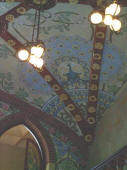 Dom�nech i Montaner:  Reus   Institut Pere Mata   D�tail c�ramique au plafond, paon avec la queue d�ploy�e