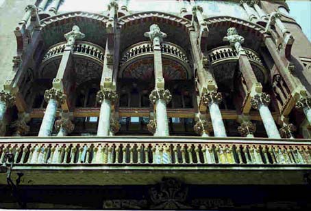 Domènech i Montaner – Palau De La Musica Catalan (Palace of Catalan Music)