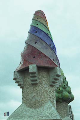 G_Palau_Guell_Terrat_xemeneia_multicolor