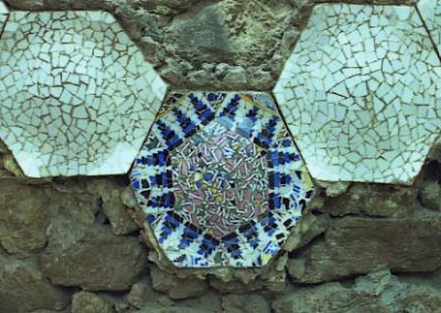 G Park Guell Mosaics hexagonals Casa Gaudi 2